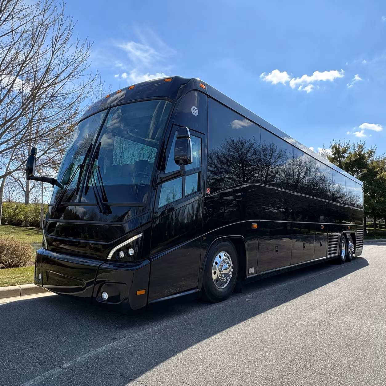 shuttle buses for federal agencies and government contractors along the mia doral corridor
